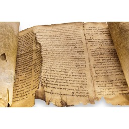 Апокрифы нередко претендуют на большую «истинность» по сравнению с каноническими книгами. 